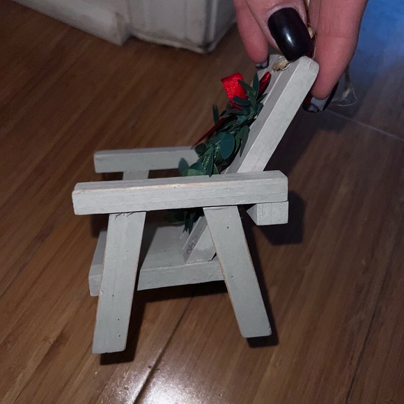 Mini Adirondack chair ornament with wreath - Picture 2 of 4